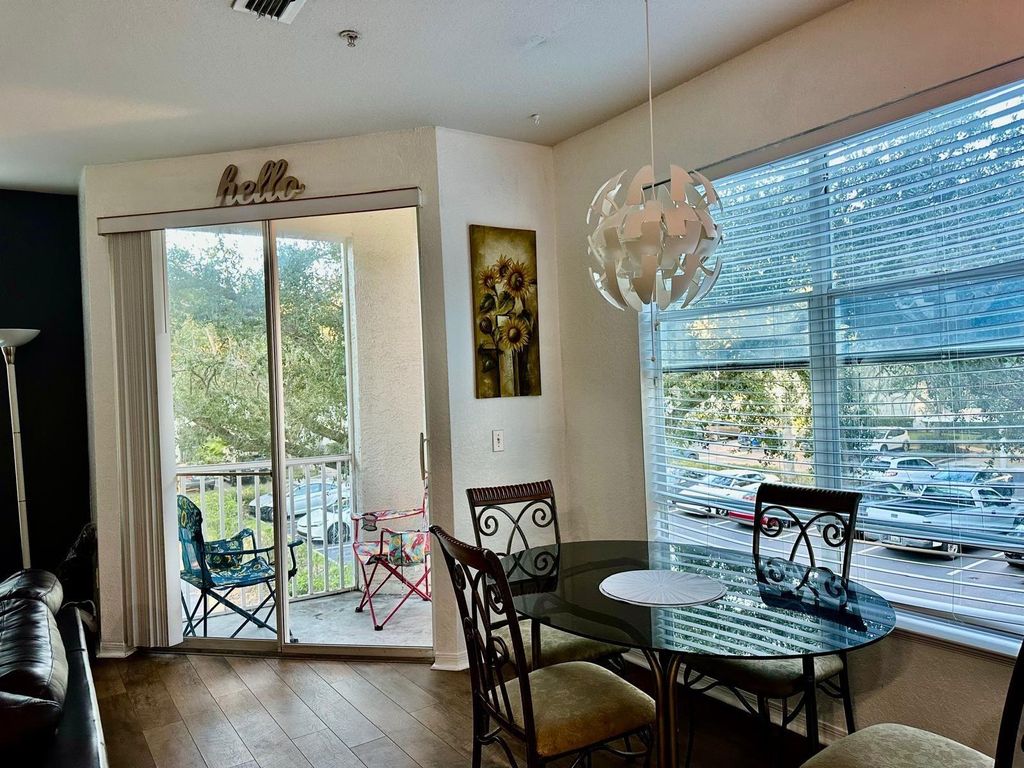 Image 10 of property listing at 2718 MAITLAND CROSSING WAY 207, Orlando, FL 32810