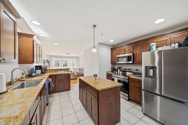 74 West St 18, Attleboro, MA 02703