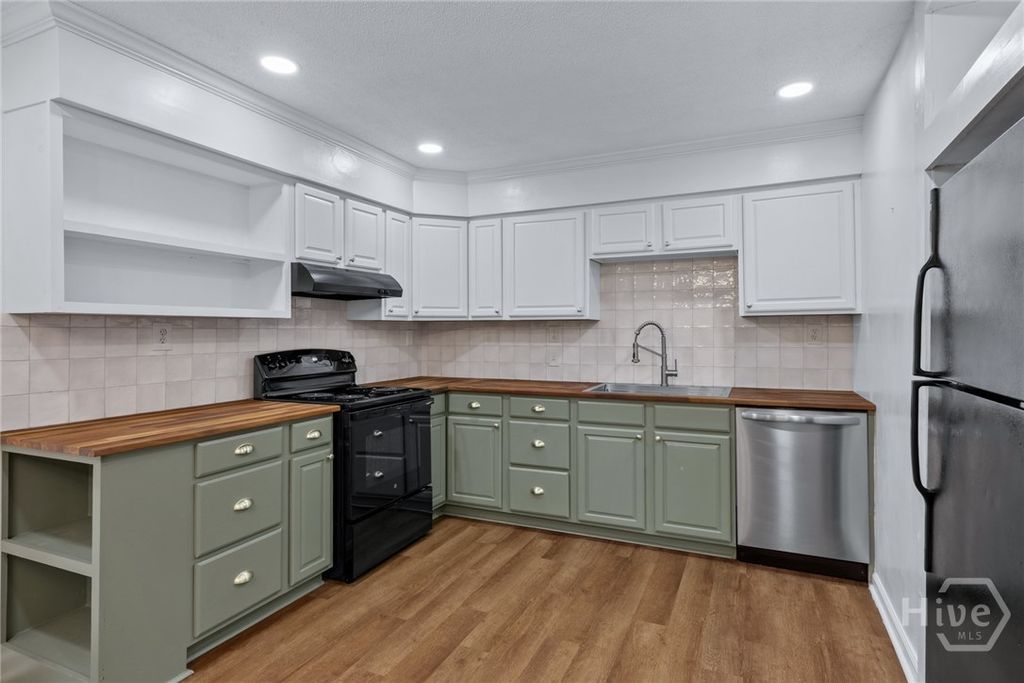 Image 10 of property listing at 115 Lucian Circle, Savannah, GA 31406