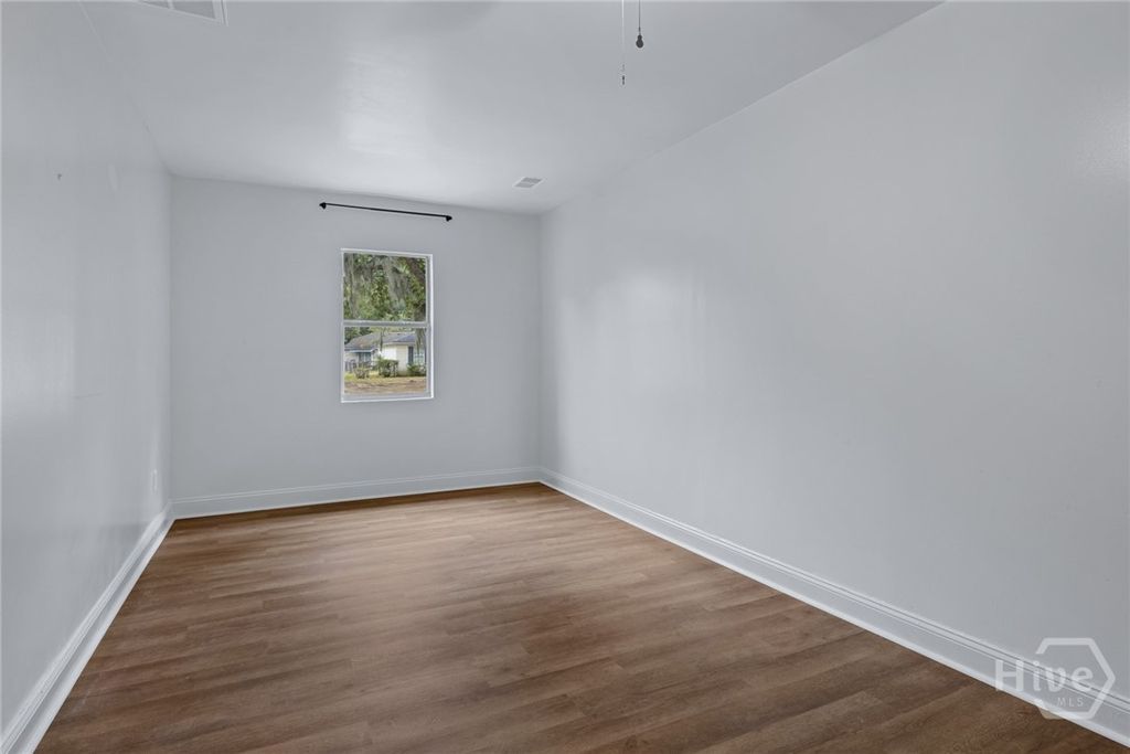 Image 12 of property listing at 115 Lucian Circle, Savannah, GA 31406