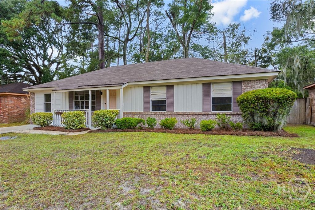 Image 2 of property listing at 115 Lucian Circle, Savannah, GA 31406