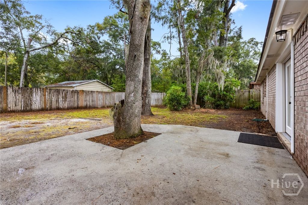 Image 25 of property listing at 115 Lucian Circle, Savannah, GA 31406