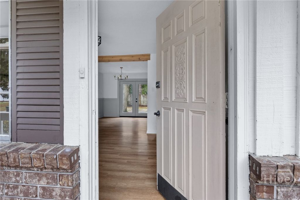 Image 3 of property listing at 115 Lucian Circle, Savannah, GA 31406