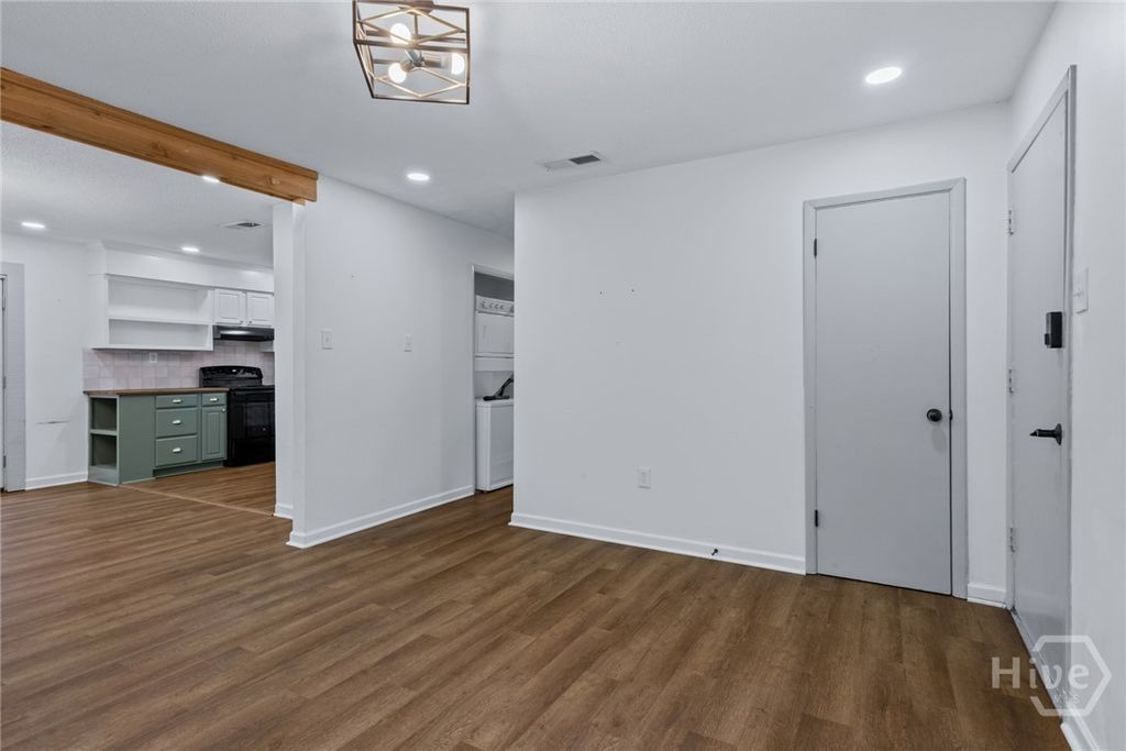Image 6 of property listing at 115 Lucian Circle, Savannah, GA 31406