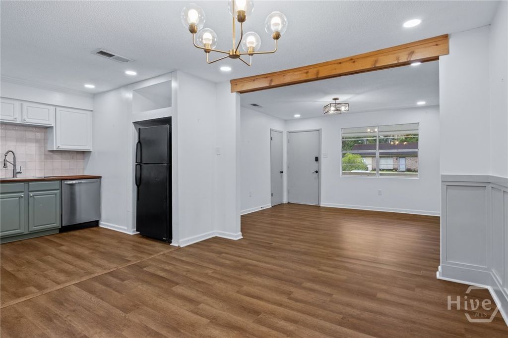 Image 8 of property listing at 115 Lucian Circle, Savannah, GA 31406
