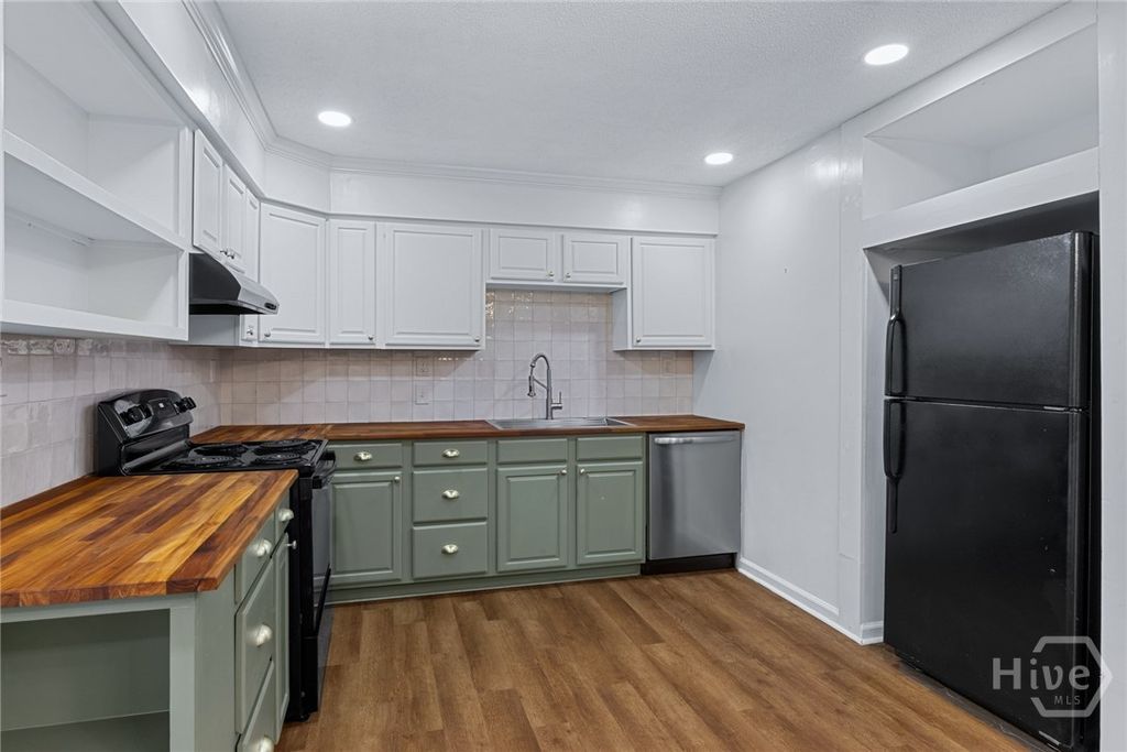 Image 9 of property listing at 115 Lucian Circle, Savannah, GA 31406