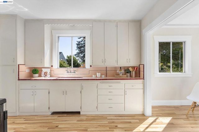 1514 Third St., Alameda, CA 94501