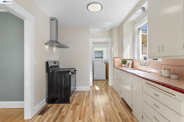 1514 Third St., Alameda, CA 94501