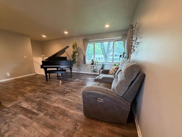 20615 207th Court W, Lakeville, MN 55044