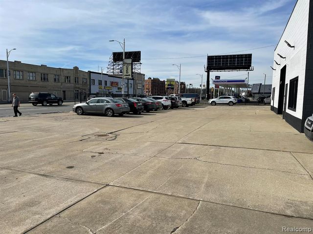 16504 Woodward Avenue, Highland Park, MI 48203