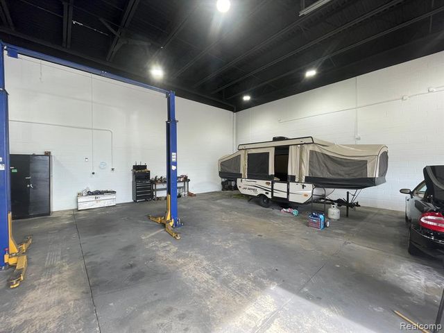 16504 Woodward Avenue, Highland Park, MI 48203
