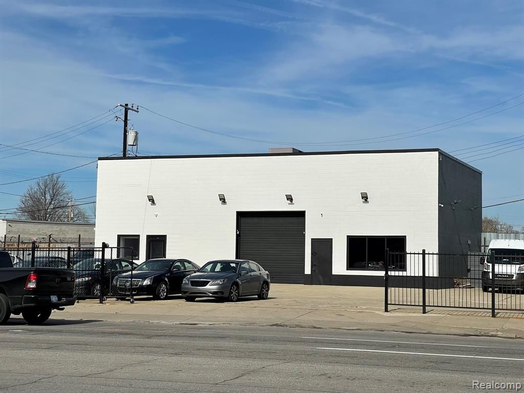 16504 Woodward Avenue, Highland Park, MI 48203