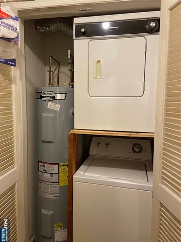 41 W Church Street 11, Bergenfield, NJ 07621