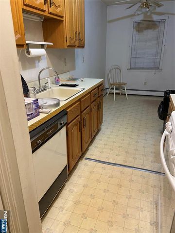 41 W Church Street 11, Bergenfield, NJ 07621