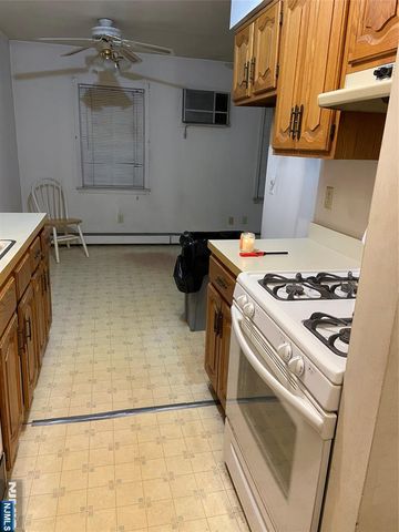 41 W Church Street 11, Bergenfield, NJ 07621