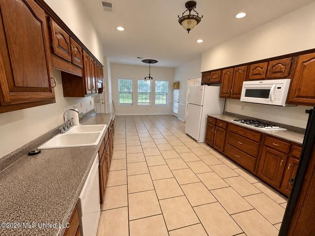 8885 Cedar Crest Lane, Olive Branch, MS 38654