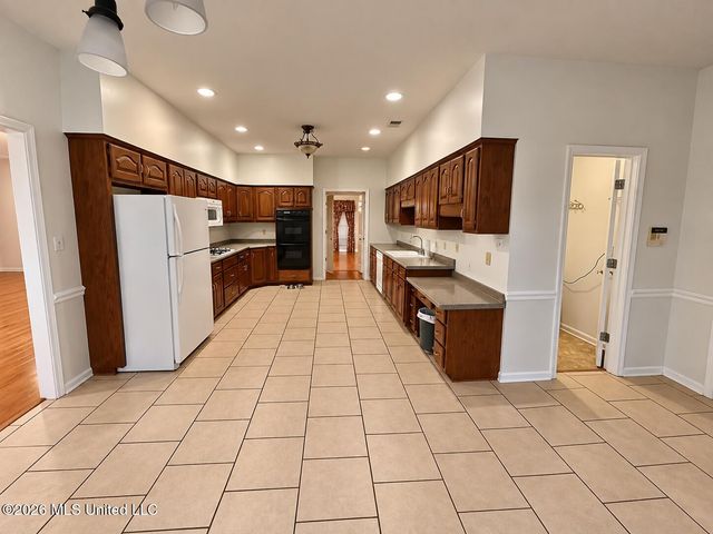 8885 Cedar Crest Lane, Olive Branch, MS 38654