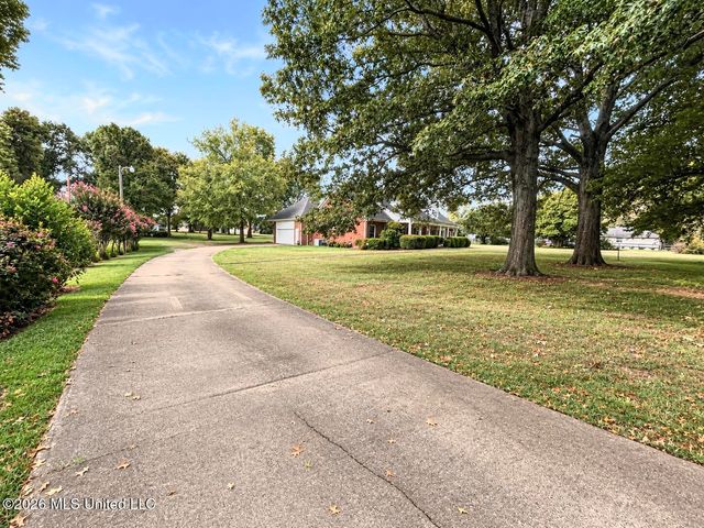 8885 Cedar Crest Lane, Olive Branch, MS 38654