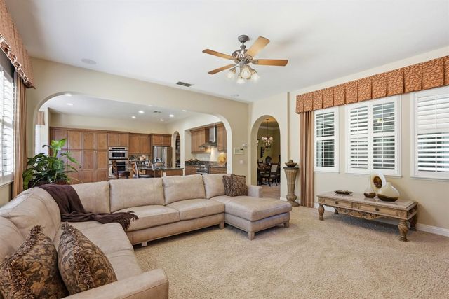 6813 Vilamoura Way, Elk Grove, CA 95757