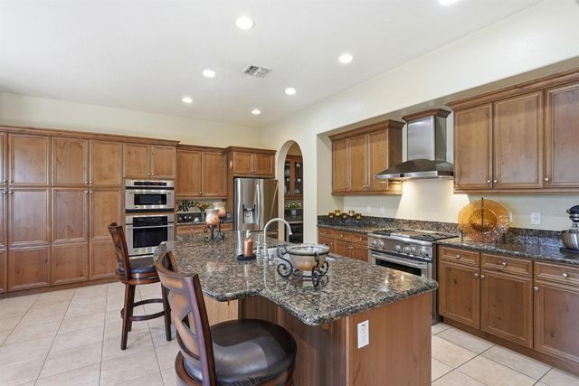 6813 Vilamoura Way, Elk Grove, CA 95757