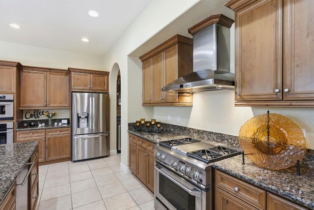 6813 Vilamoura Way, Elk Grove, CA 95757