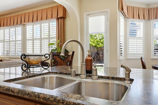 6813 Vilamoura Way, Elk Grove, CA 95757