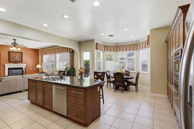 6813 Vilamoura Way, Elk Grove, CA 95757