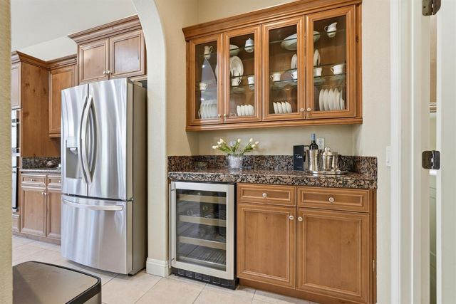 6813 Vilamoura Way, Elk Grove, CA 95757