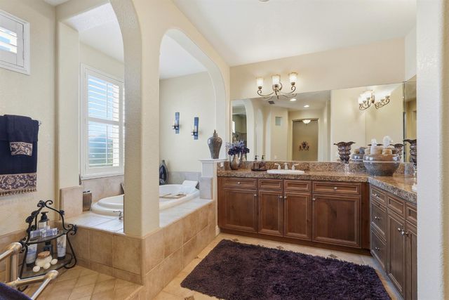6813 Vilamoura Way, Elk Grove, CA 95757