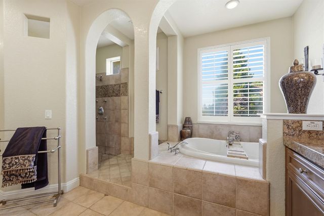 6813 Vilamoura Way, Elk Grove, CA 95757