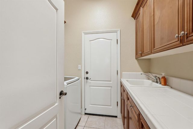 6813 Vilamoura Way, Elk Grove, CA 95757