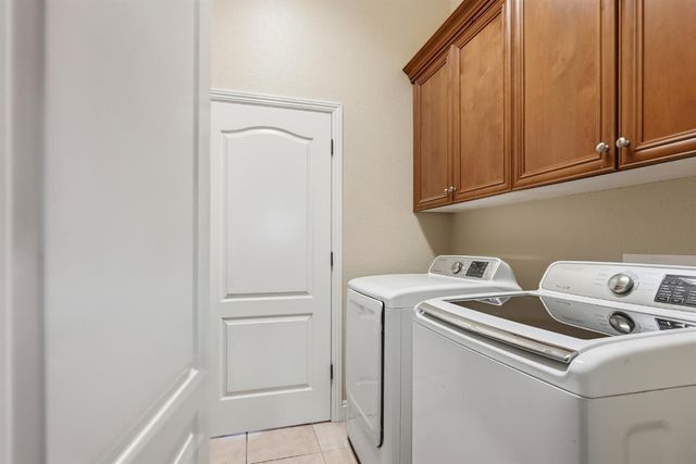 6813 Vilamoura Way, Elk Grove, CA 95757