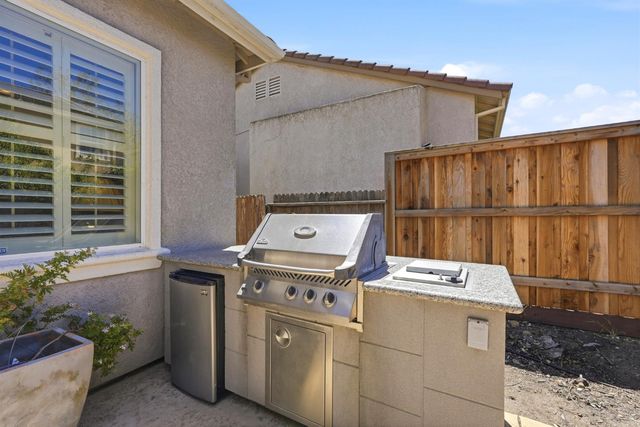6813 Vilamoura Way, Elk Grove, CA 95757