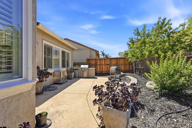 6813 Vilamoura Way, Elk Grove, CA 95757