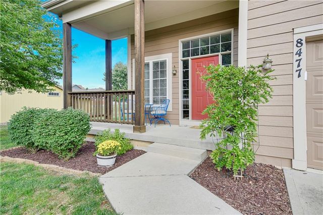 8477 Timber Trails Drive, De Soto, KS 66018