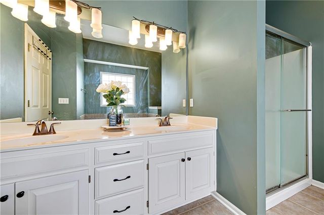 8477 Timber Trails Drive, De Soto, KS 66018