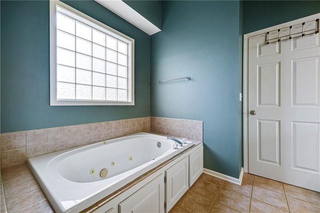 8477 Timber Trails Drive, De Soto, KS 66018