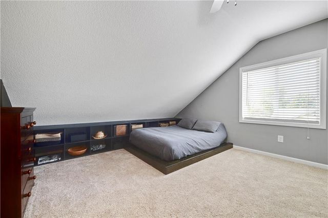 8477 Timber Trails Drive, De Soto, KS 66018