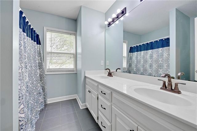 8477 Timber Trails Drive, De Soto, KS 66018