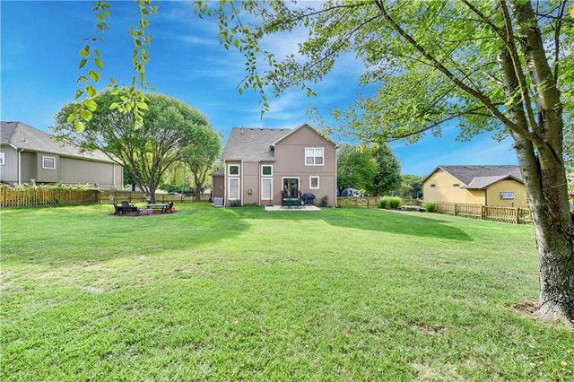 8477 Timber Trails Drive, De Soto, KS 66018