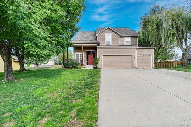 8477 Timber Trails Drive, De Soto, KS 66018