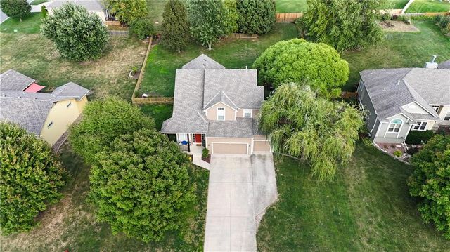 8477 Timber Trails Drive, De Soto, KS 66018