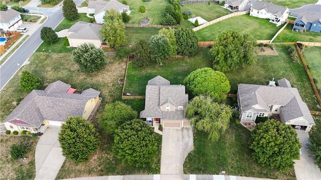 8477 Timber Trails Drive, De Soto, KS 66018