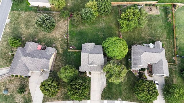 8477 Timber Trails Drive, De Soto, KS 66018