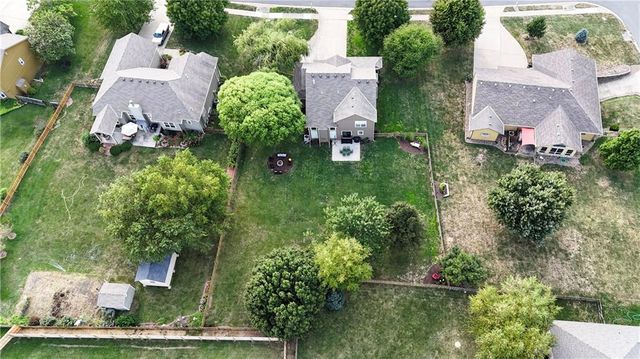 8477 Timber Trails Drive, De Soto, KS 66018