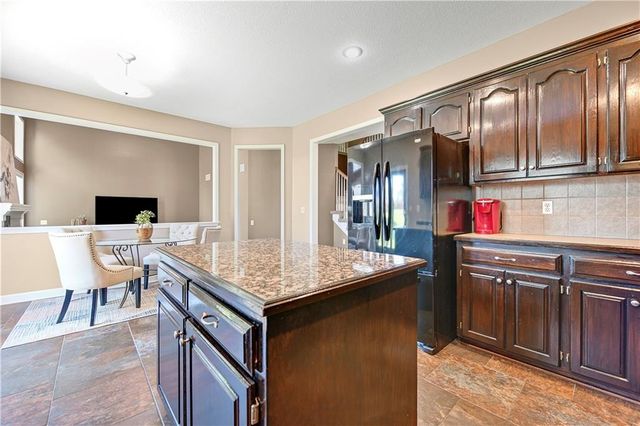 8477 Timber Trails Drive, De Soto, KS 66018