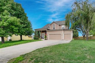 8477 Timber Trails Drive, De Soto, KS 66018
