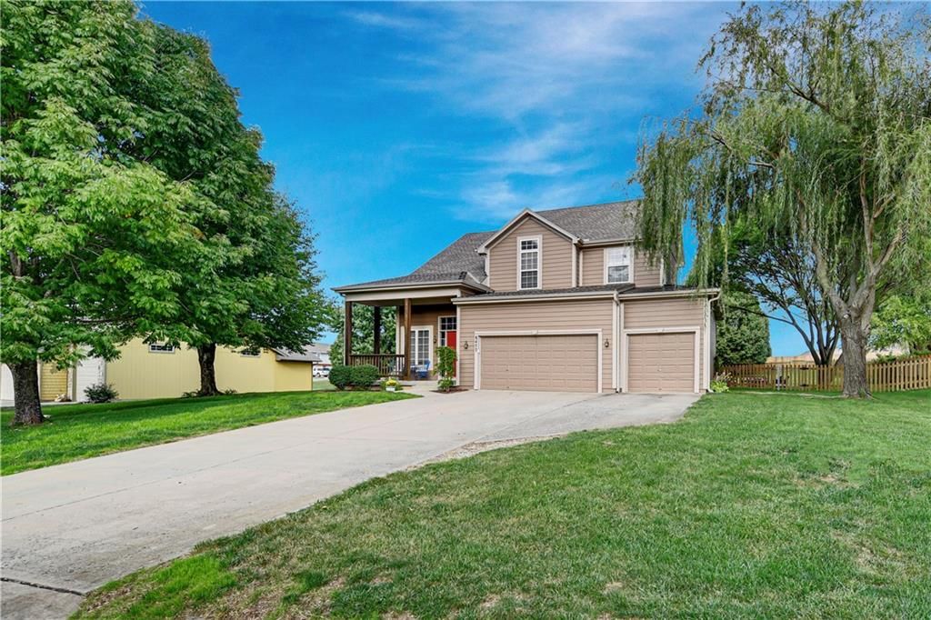 8477 Timber Trails Drive, De Soto, KS 66018