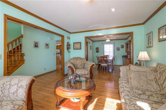 15808 Glenwood Avenue, Overland Park, KS 66223