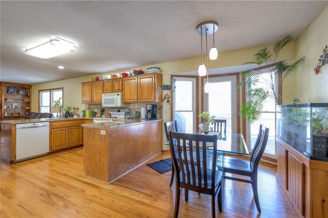 15808 Glenwood Avenue, Overland Park, KS 66223